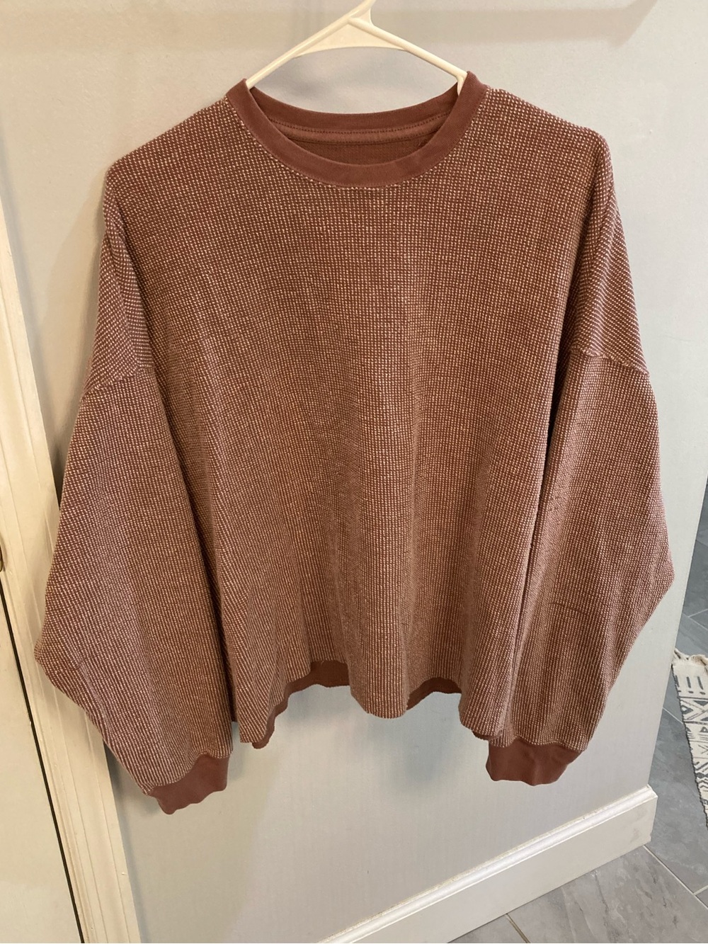 Nike Yoga Waffle-Knit Oversized Cropped Crewneck Sweatshirt Mauve & White Sz XL